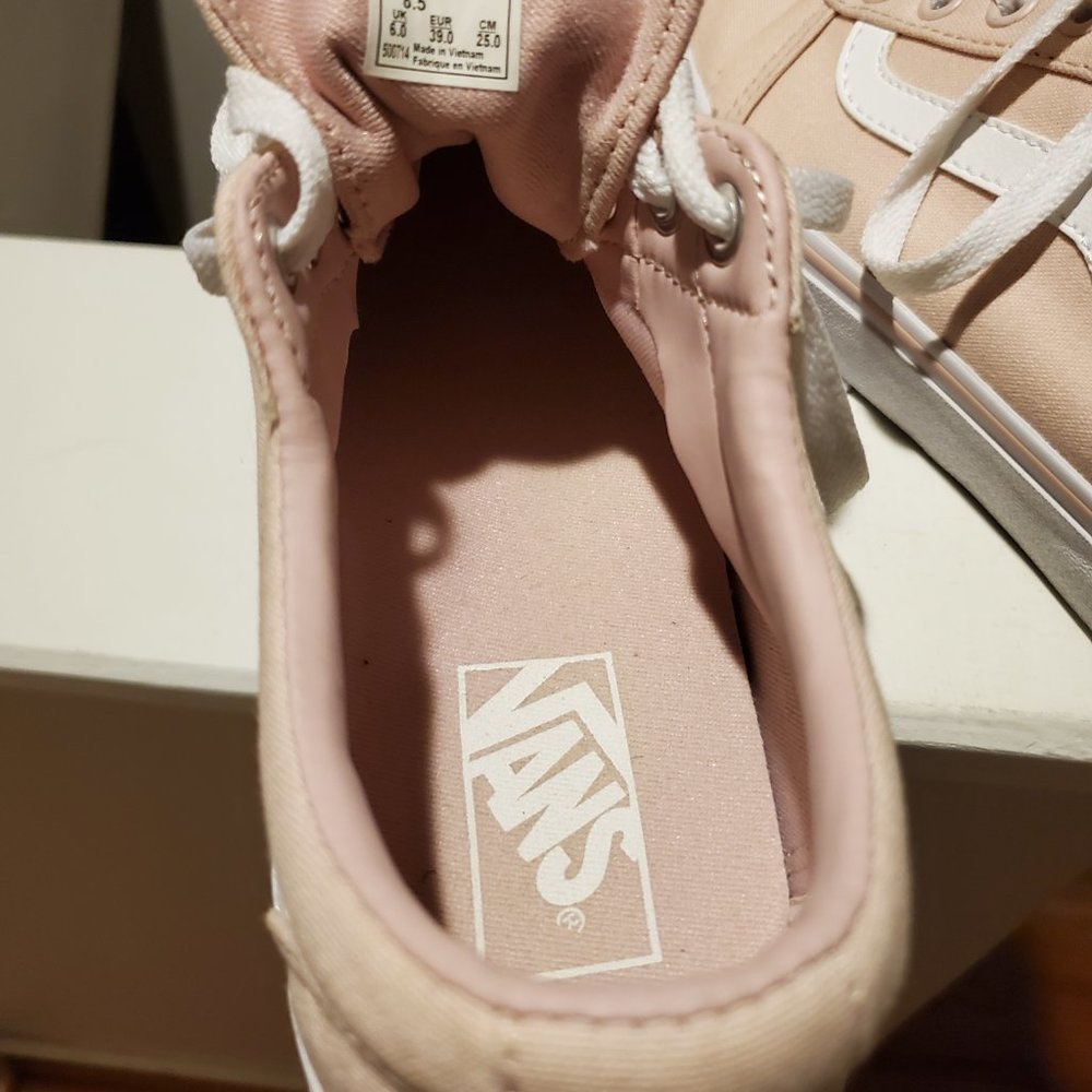 Vans-Like New! - Picture 5 of 6